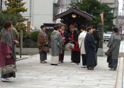 kimonowokirukai.JPG