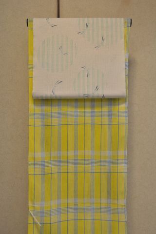 レモン色の綿麻着物をトンボ柄の帯でコーディネート