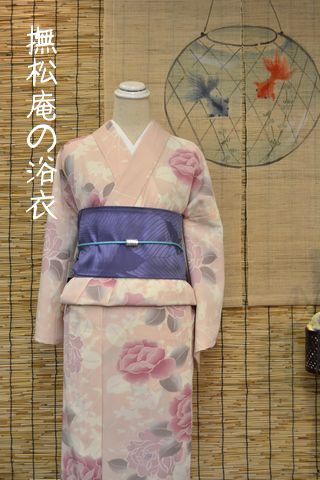 バラ柄の浴衣・撫松庵【品】【値下げしました】 - 浴衣