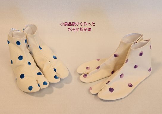 オーダーメイドの小紋足袋/水玉(紺と紫)　小風呂敷￥800の品