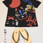 和柄Tシャツ/日本万歳・ブラック￥3,300　茶心下駄￥17,600
