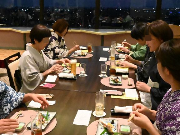 懐石料理をいただく