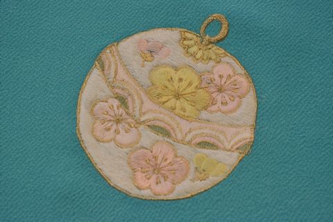 刺繍入りリバーシブルちりめんショール