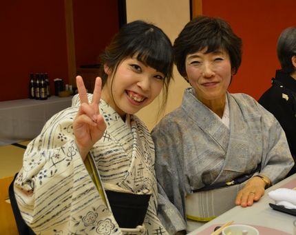 着物で迎える女たちの忘年会