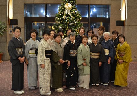 着物で迎える女たちの忘年会