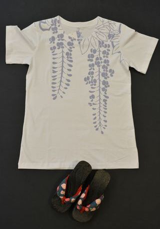 和柄Ｔシャツ（蔓藤）￥2400