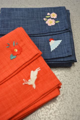 刺繍入りの風呂敷