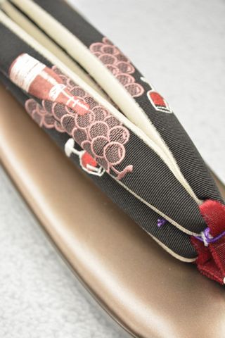 刺繍の鼻緒・ワイン柄