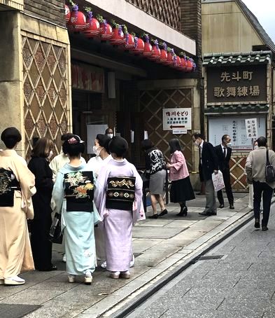 先斗町鴨川をどり