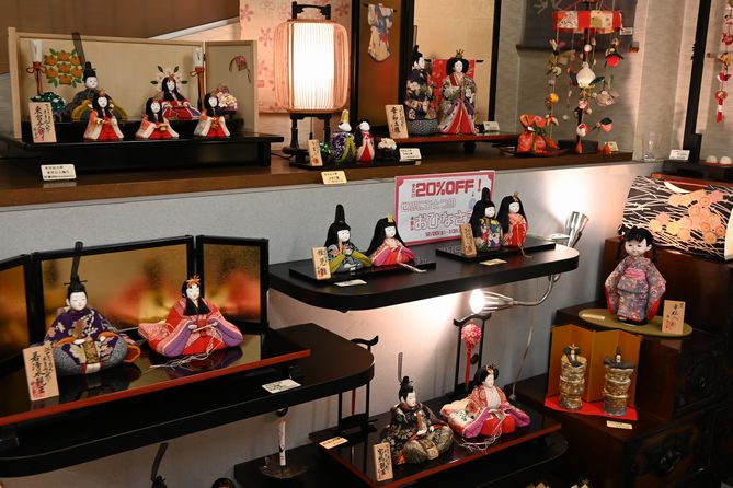 明日からひと月間古布を使った木目込みひな人形の今だけキャンペーンがはじまります