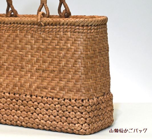 山葡萄かごバッグの色と艶