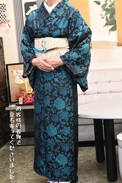 夕方の着物で立ち寄ってくださったお客様