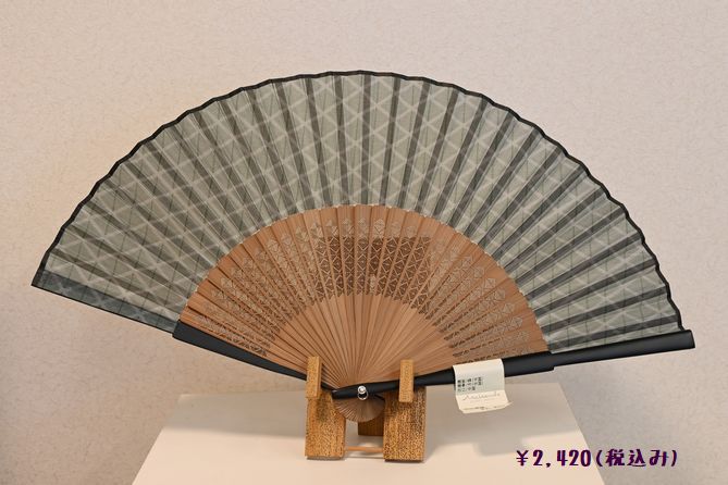 父の日のプレゼント
扇子　￥2,420(税込み)